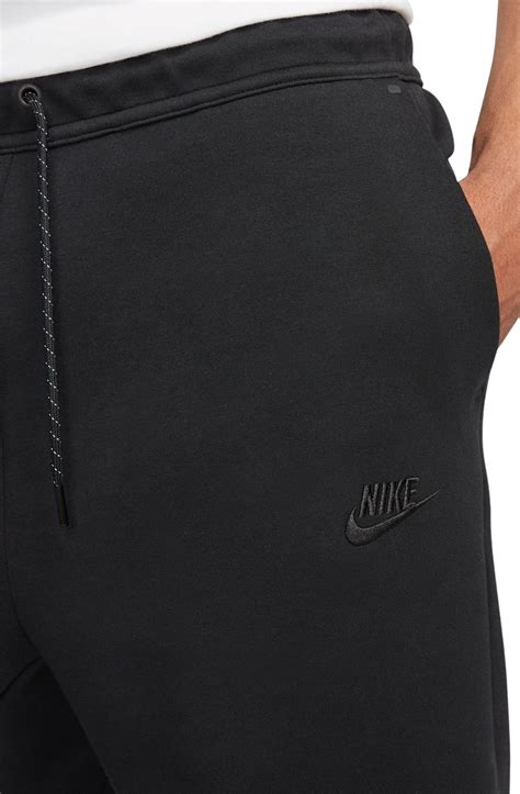 wit zwart nike tech|nike tech fleece shorts.